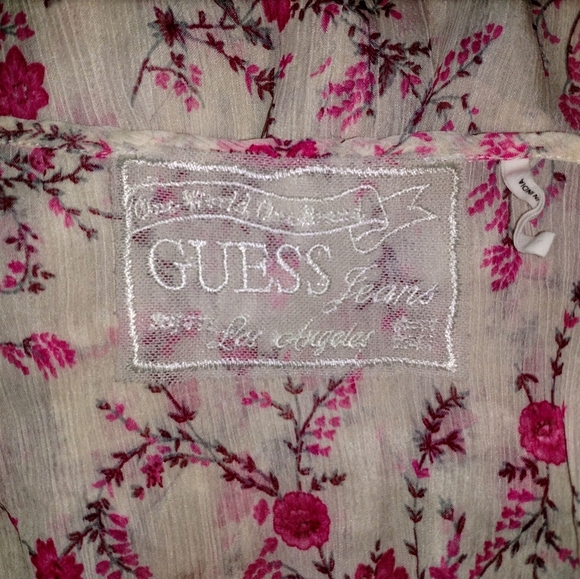 Guess Shirt Size Medium Pink Cream Floral! - Picture 6 of 16